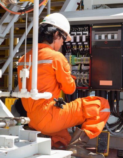 2021-03-working-on-high-voltage-industrial-electrical-project-chattnooga-400x516